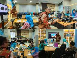 What are the facilities in the Central Java BPS PST room?